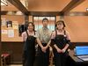 ＼幅広い年齢の方が活躍中！／
接客の経験やスキルは一切不要◎
まずは元気よく
「いらっしゃいませ」から始めましょう♪