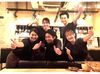 真ん中が店長です♪店長・社員のほか、フリーター・主婦・Wワーカー・大学生など、
約15名の幅広いスタッフが在籍しています◎