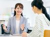 勤務するときの恰好はオフィスカジュアルでOK◎
その他にも…髪型自由、ネイルなど比較的自由な格好でOK！
※イメージ画像