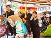 ＼楽しい遊園地でのレアバイト★／
子ども連れのご家族もたくさん♪
お客様の笑顔に疲れも癒されちゃいますよ◎