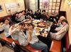 ≪まかないの様子≫
学生スタッフが多く、和気あいあいとした雰囲気♪
新しい友達も自然とできちゃう★
即採用＆即日勤務もOK◎