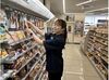 まずは店内の各コーナーの場所を覚えるところから◎
品出しや商品棚の整理など
簡単なことから始めてみましょう！