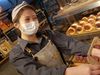 パティシエの女性店長が、新しいmenu作りに奮闘中です。
ドーナツや焼き菓子、ケーキなど。
新商品にあなたのアイデアも加えて！
