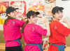 ＼店舗を一緒に盛り上げよう～！／
まずは「いらっしゃいませ！」の挨拶から♪
たくさんの仲間と一緒に協力しながら働けます！