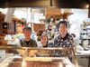 スタッフ同士の仲がよく
笑顔があふれる明るいお店です◎
未経験スタートのスタッフも活躍中！
困ったときはみんなで助け合い♪