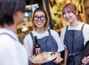 既存店では20～30代のスタッフ活躍中！
柔軟シフトでWワークや学校との両立もラクラク可能です◎