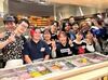 未経験大歓迎★名駅からスグ！
学校終わりに働いたり、 
推し活やライブの予定を優先したり、 
みんな自分らしく働いてます◎