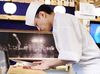 ＼人気店で寿司職人を目指しませんか？／
丁寧なサポートで確かなスキルが身に付く！
まかない無料、社割など魅力もたくさん♪