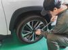 活躍中の整備士3名のうち、
2名が未経験者(飲食店からの転職者と車好きの文系新卒でした！
→整備士資格を取得して即戦力に◎