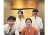 お寿司屋さんって堅いイメージ…
その悩み一切な～し‼
学生メンバーも多いので安心勤務◎